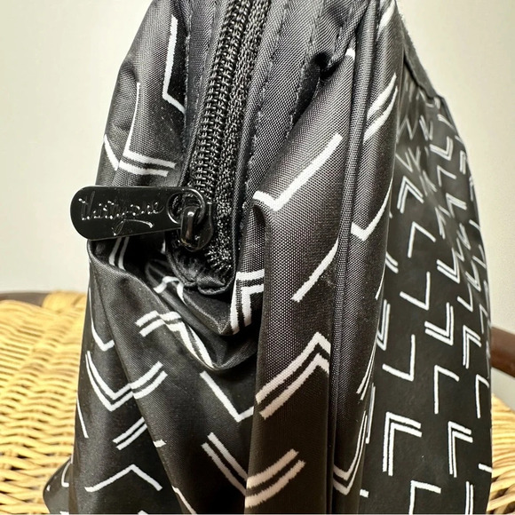 Thirty-One Essentials Beauty Cosmetic Toiletry bag Tip Top Chevron print - Picture 4 of 4